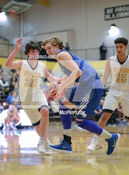 Thumbnail 2 in Hendersonville vs Wilson Central (TSSAA District 9-AAA Quarterfinal) photogallery.