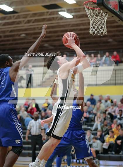 Thumbnail 3 in Hendersonville vs Wilson Central (TSSAA District 9-AAA Quarterfinal) photogallery.