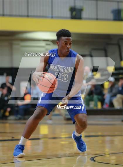 Thumbnail 3 in Hendersonville vs Wilson Central (TSSAA District 9-AAA Quarterfinal) photogallery.