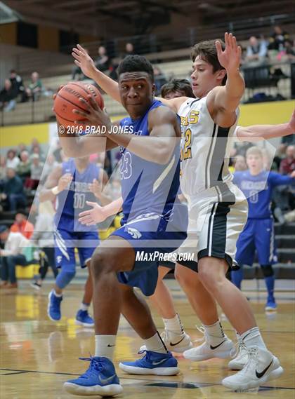 Thumbnail 1 in Hendersonville vs Wilson Central (TSSAA District 9-AAA Quarterfinal) photogallery.