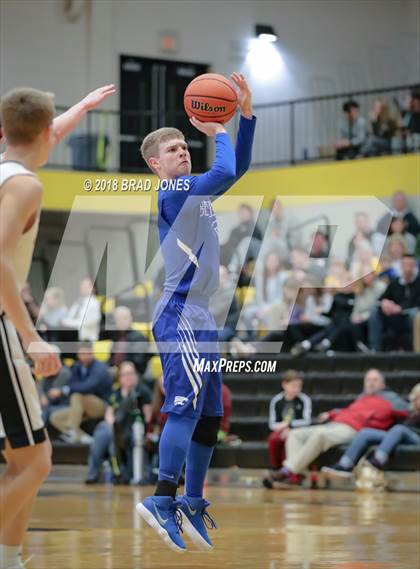 Thumbnail 3 in Hendersonville vs Wilson Central (TSSAA District 9-AAA Quarterfinal) photogallery.