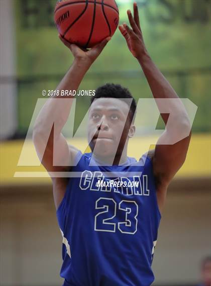 Thumbnail 3 in Hendersonville vs Wilson Central (TSSAA District 9-AAA Quarterfinal) photogallery.