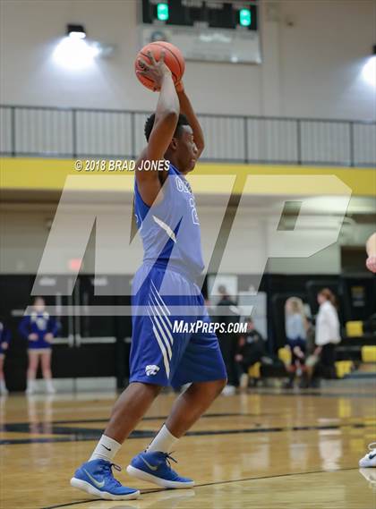 Thumbnail 2 in Hendersonville vs Wilson Central (TSSAA District 9-AAA Quarterfinal) photogallery.