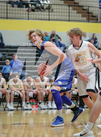 Thumbnail 3 in Hendersonville vs Wilson Central (TSSAA District 9-AAA Quarterfinal) photogallery.