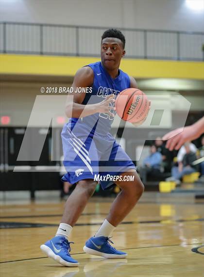 Thumbnail 2 in Hendersonville vs Wilson Central (TSSAA District 9-AAA Quarterfinal) photogallery.