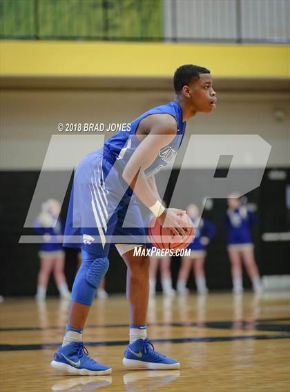 Thumbnail 3 in Hendersonville vs Wilson Central (TSSAA District 9-AAA Quarterfinal) photogallery.