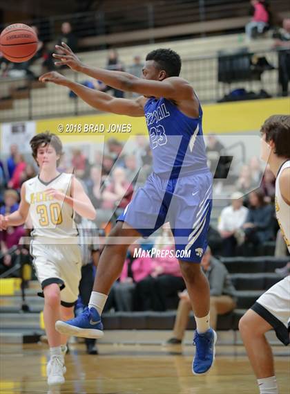 Thumbnail 1 in Hendersonville vs Wilson Central (TSSAA District 9-AAA Quarterfinal) photogallery.