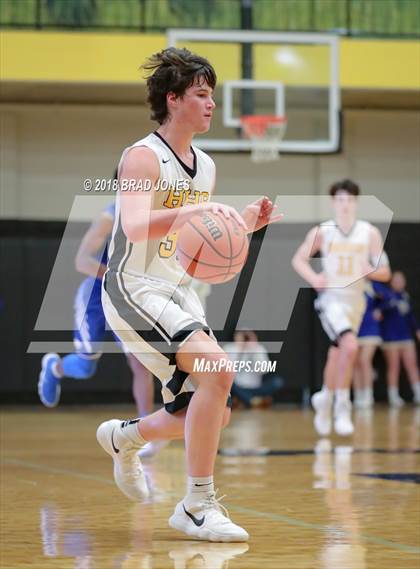 Thumbnail 2 in Hendersonville vs Wilson Central (TSSAA District 9-AAA Quarterfinal) photogallery.