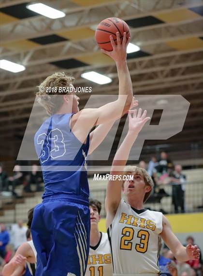 Thumbnail 1 in Hendersonville vs Wilson Central (TSSAA District 9-AAA Quarterfinal) photogallery.