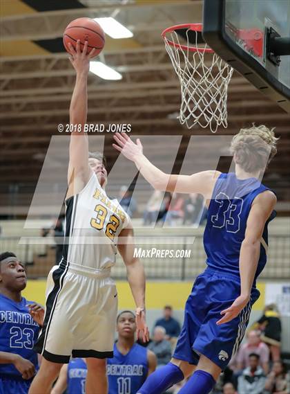 Thumbnail 1 in Hendersonville vs Wilson Central (TSSAA District 9-AAA Quarterfinal) photogallery.