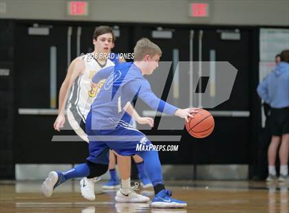 Thumbnail 3 in Hendersonville vs Wilson Central (TSSAA District 9-AAA Quarterfinal) photogallery.