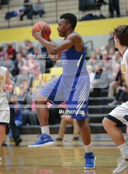 Thumbnail 3 in Hendersonville vs Wilson Central (TSSAA District 9-AAA Quarterfinal) photogallery.