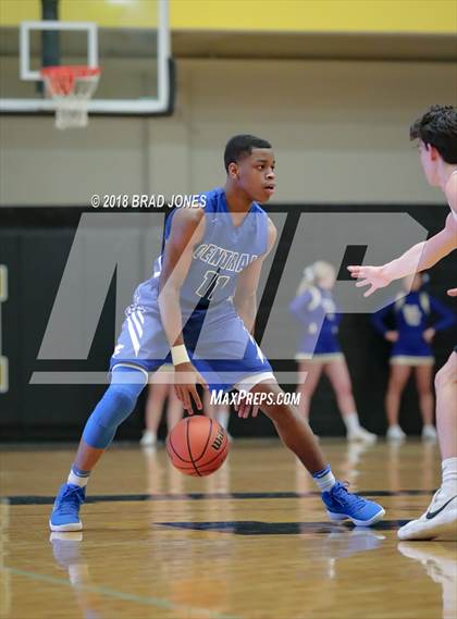 Thumbnail 1 in Hendersonville vs Wilson Central (TSSAA District 9-AAA Quarterfinal) photogallery.