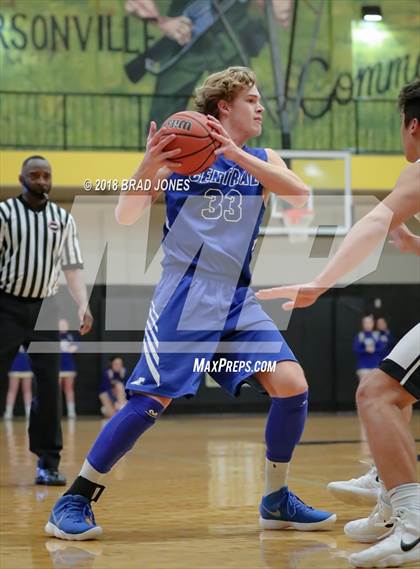 Thumbnail 3 in Hendersonville vs Wilson Central (TSSAA District 9-AAA Quarterfinal) photogallery.