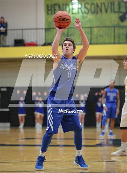 Thumbnail 2 in Hendersonville vs Wilson Central (TSSAA District 9-AAA Quarterfinal) photogallery.