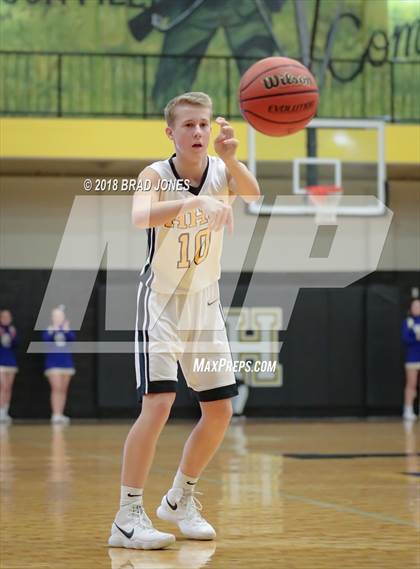 Thumbnail 3 in Hendersonville vs Wilson Central (TSSAA District 9-AAA Quarterfinal) photogallery.
