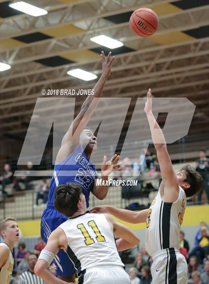 Thumbnail 3 in Hendersonville vs Wilson Central (TSSAA District 9-AAA Quarterfinal) photogallery.