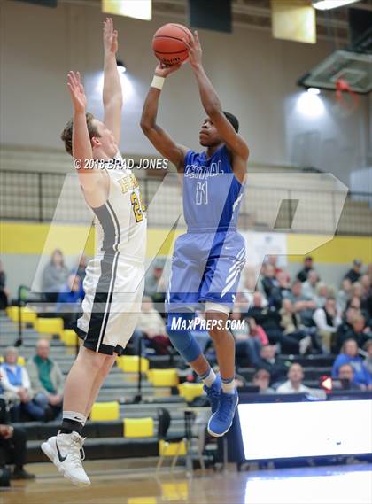 Thumbnail 1 in Hendersonville vs Wilson Central (TSSAA District 9-AAA Quarterfinal) photogallery.
