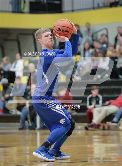 Thumbnail 2 in Hendersonville vs Wilson Central (TSSAA District 9-AAA Quarterfinal) photogallery.