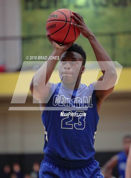 Thumbnail 2 in Hendersonville vs Wilson Central (TSSAA District 9-AAA Quarterfinal) photogallery.