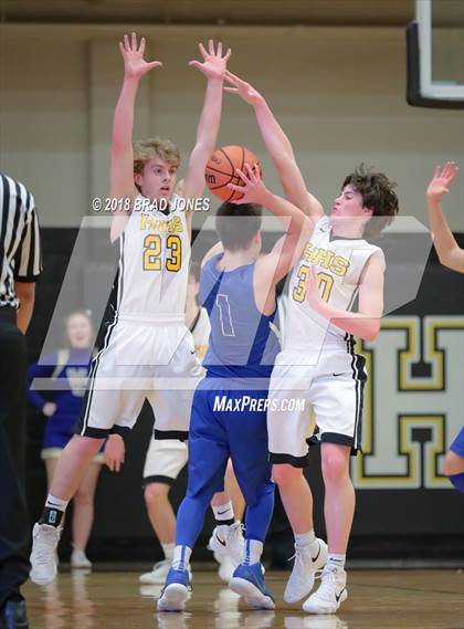 Thumbnail 1 in Hendersonville vs Wilson Central (TSSAA District 9-AAA Quarterfinal) photogallery.