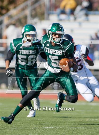 Thumbnail 3 in Woodson vs Wilson (DCIAA Final) photogallery.
