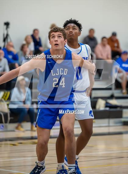 Thumbnail 1 in San Diego vs. La Jolla Country Day (Battle at the bay) photogallery.
