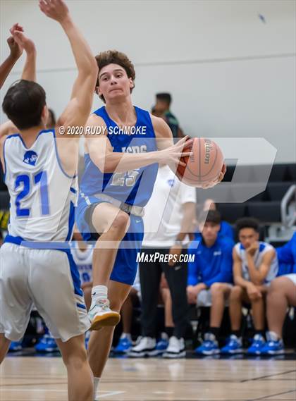 Thumbnail 2 in San Diego vs. La Jolla Country Day (Battle at the bay) photogallery.