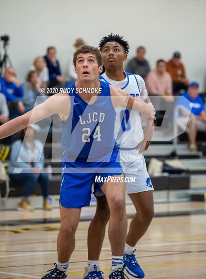Thumbnail 2 in San Diego vs. La Jolla Country Day (Battle at the bay) photogallery.
