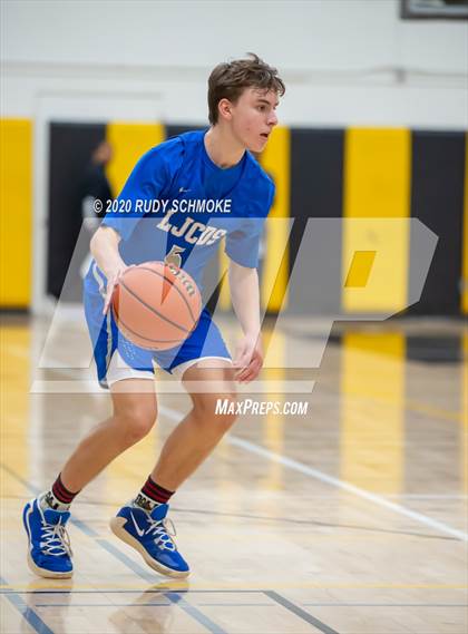 Thumbnail 3 in San Diego vs. La Jolla Country Day (Battle at the bay) photogallery.