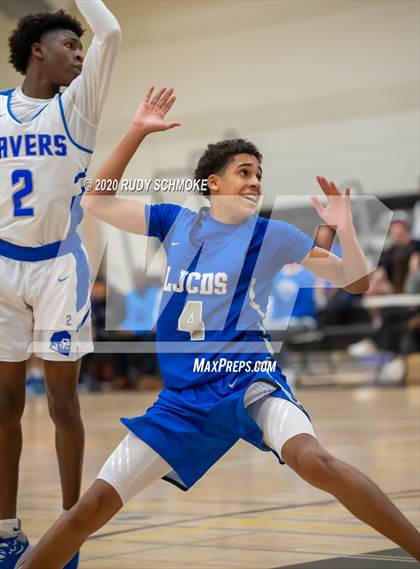 Thumbnail 3 in San Diego vs. La Jolla Country Day (Battle at the bay) photogallery.