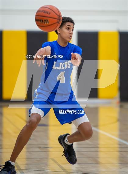 Thumbnail 3 in San Diego vs. La Jolla Country Day (Battle at the bay) photogallery.