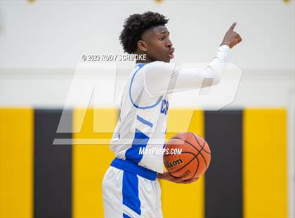 Thumbnail 1 in San Diego vs. La Jolla Country Day (Battle at the bay) photogallery.