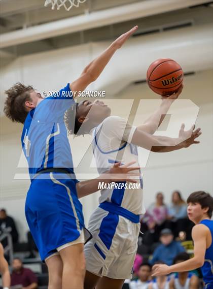 Thumbnail 2 in San Diego vs. La Jolla Country Day (Battle at the bay) photogallery.