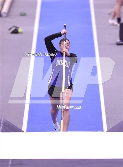 Thumbnail 3 in VHSL Indoor Track State Championships (Pole Vault - Class 5) photogallery.