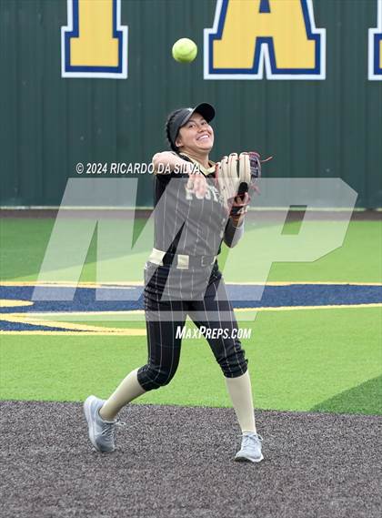 Thumbnail 2 in Foster vs Lake Creek (UIL Softball 5A Region III Semifinal) photogallery.
