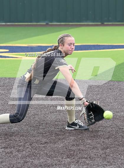 Thumbnail 1 in Foster vs Lake Creek (UIL Softball 5A Region III Semifinal) photogallery.
