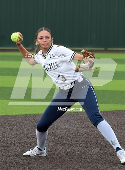 Thumbnail 1 in Foster vs Lake Creek (UIL Softball 5A Region III Semifinal) photogallery.