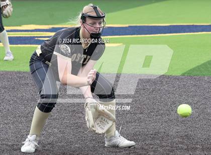 Thumbnail 3 in Foster vs Lake Creek (UIL Softball 5A Region III Semifinal) photogallery.