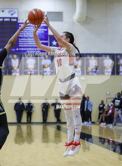 Thumbnail 2 in Van vs. Pinkston (UIL 4A Area Playoff) photogallery.
