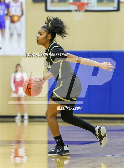 Thumbnail 1 in Van vs. Pinkston (UIL 4A Area Playoff) photogallery.