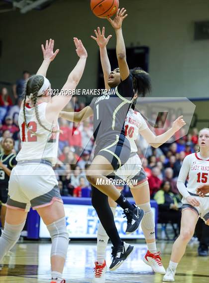 Thumbnail 2 in Van vs. Pinkston (UIL 4A Area Playoff) photogallery.