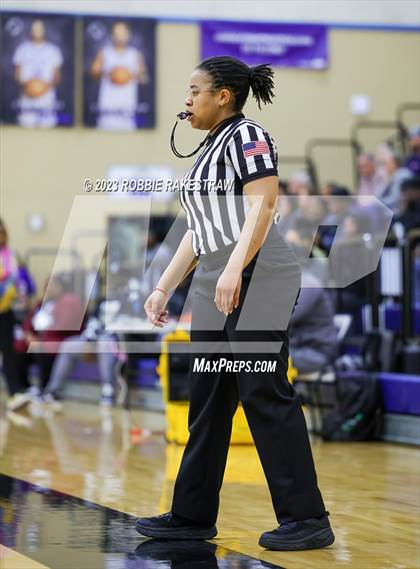 Thumbnail 2 in Van vs. Pinkston (UIL 4A Area Playoff) photogallery.