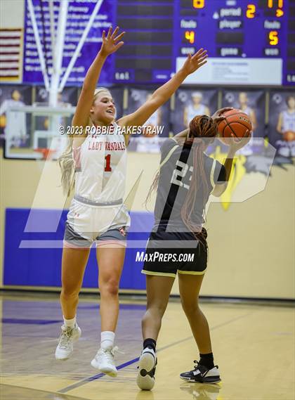 Thumbnail 2 in Van vs. Pinkston (UIL 4A Area Playoff) photogallery.