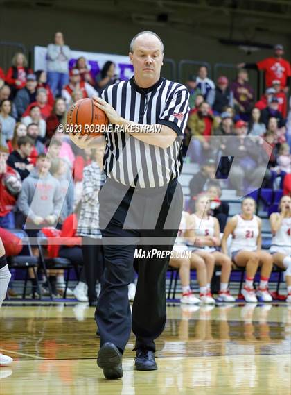 Thumbnail 1 in Van vs. Pinkston (UIL 4A Area Playoff) photogallery.