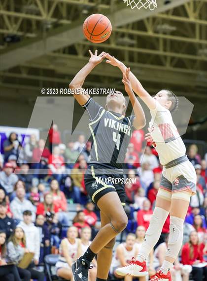 Thumbnail 2 in Van vs. Pinkston (UIL 4A Area Playoff) photogallery.