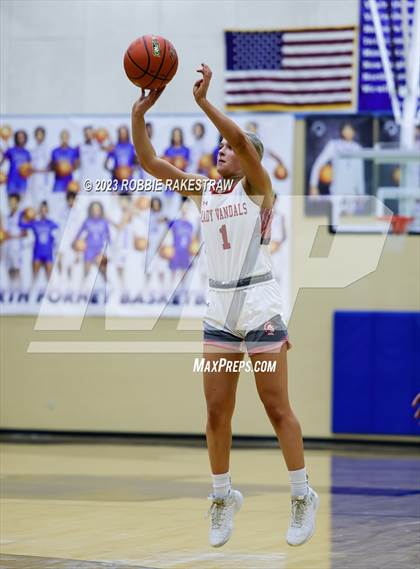 Thumbnail 2 in Van vs. Pinkston (UIL 4A Area Playoff) photogallery.