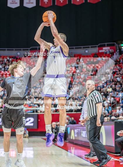 Thumbnail 3 in Corner Canyon vs. Lehi (UHSAA 6A Final) photogallery.