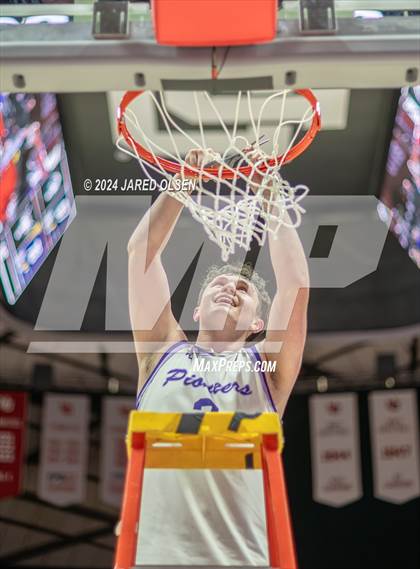 Thumbnail 3 in Corner Canyon vs. Lehi (UHSAA 6A Final) photogallery.