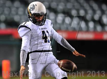 Thumbnail 3 in St. John Bosco vs. Mater Dei (CIF SS Pac-5 Division Final) photogallery.